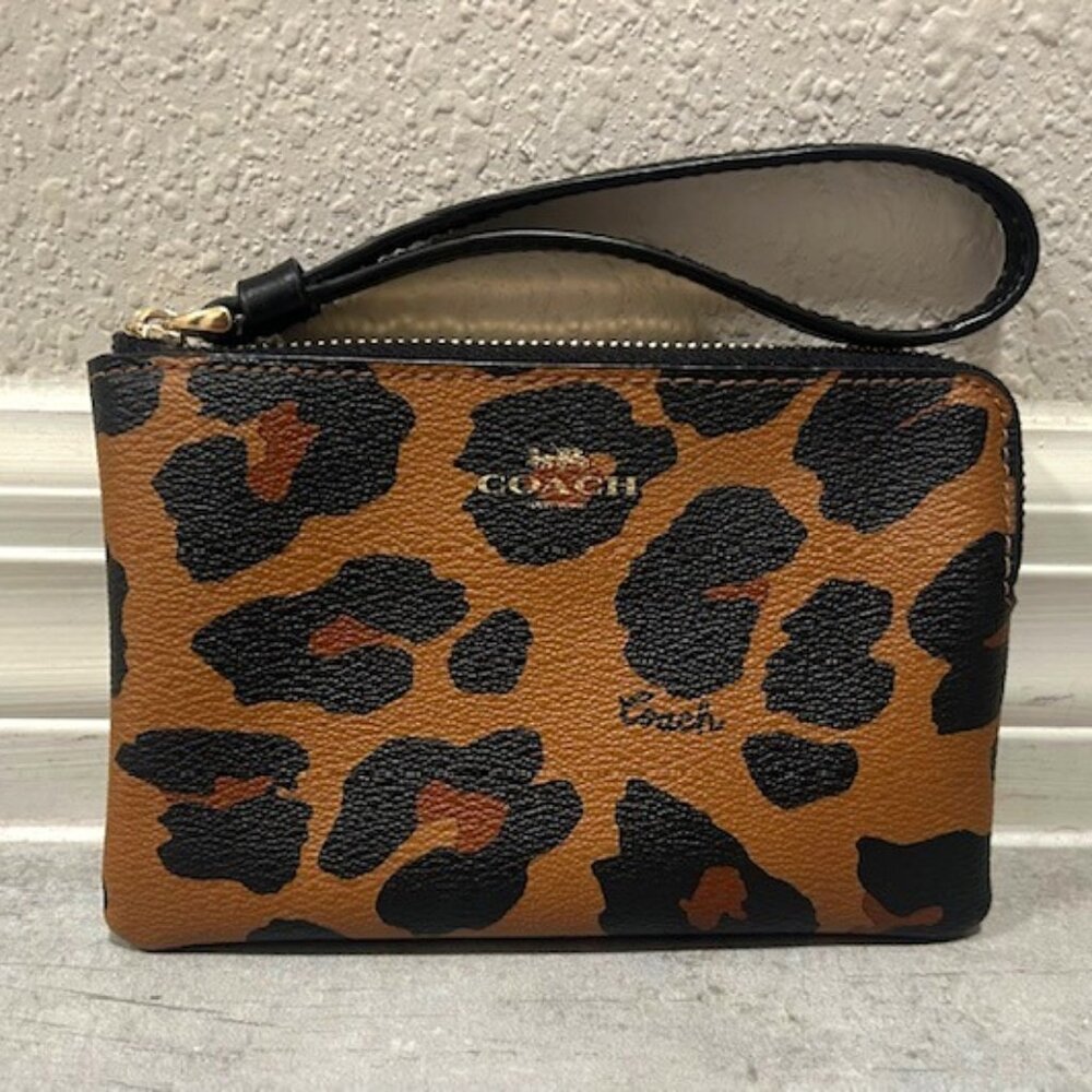 Coach Corner Zip Wristlet Leopard print NEW